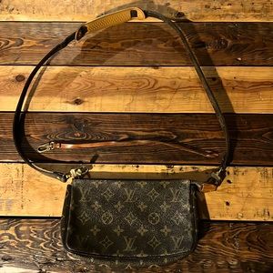 Louis Vuitton Pochette with extra strap